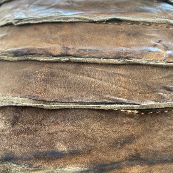 Axel’s - Mochila Leather Ruffle Drawstring Bag in Olive - Picture 4 of 9